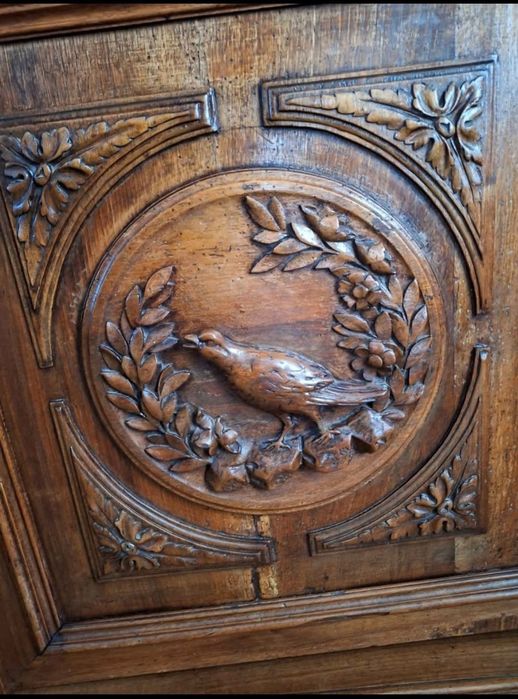 Античен нидерландски шкаф. Ръчна изработка с дълбока дърворезба