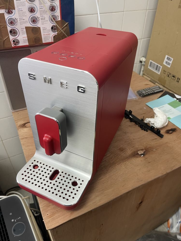 Автоматична еспресо кафемашина Smeg BCC01TPMEU, 50's Style, 1350 W