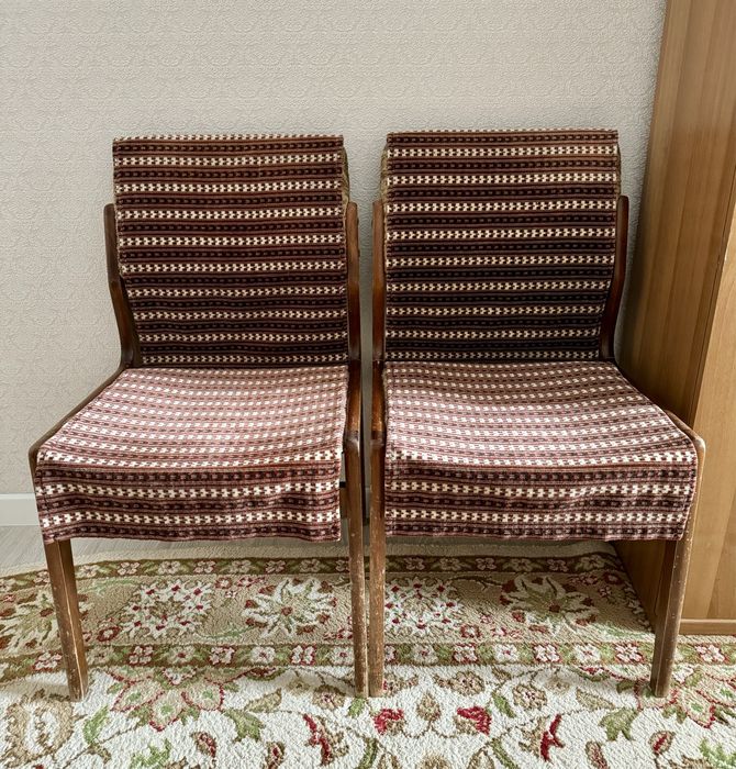 2 крепких стула