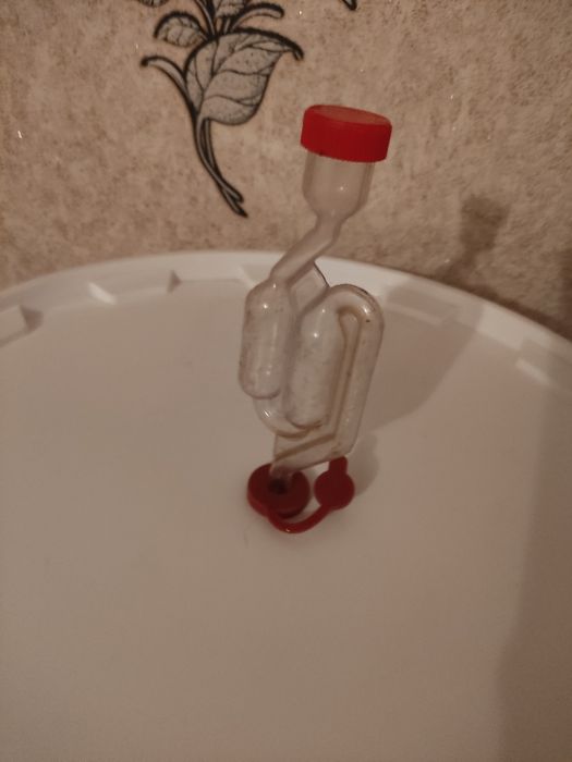 Ёмкость 35 литров с гидрозатвором