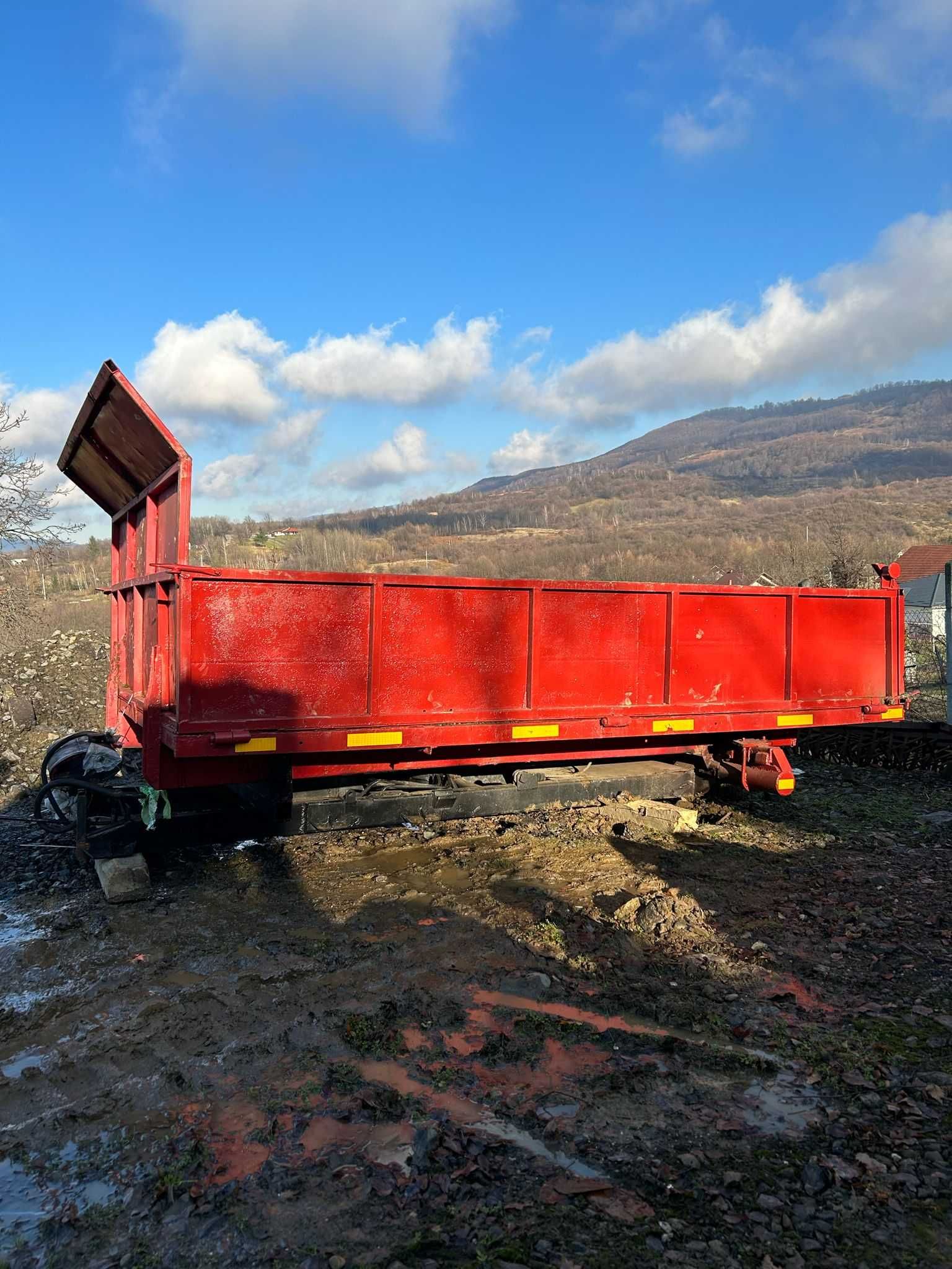 Bena de vanzare cu sasiu mic si cilindru de basculare