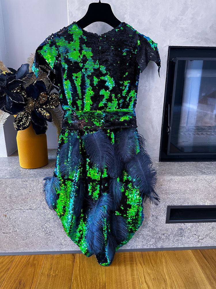 Rochie cu paiete si pene XS