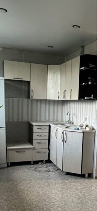 Продам кухонный гарнитур б/у