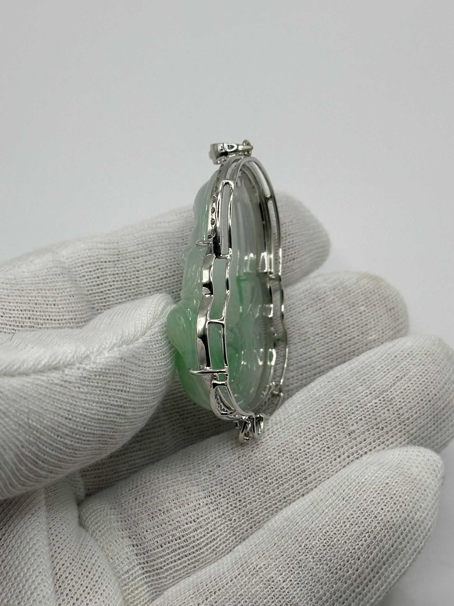 PANDANTIV AUR alb 18K + 56 Diamante = 1CT - Happy BUDDHA - JAD -JADEIT