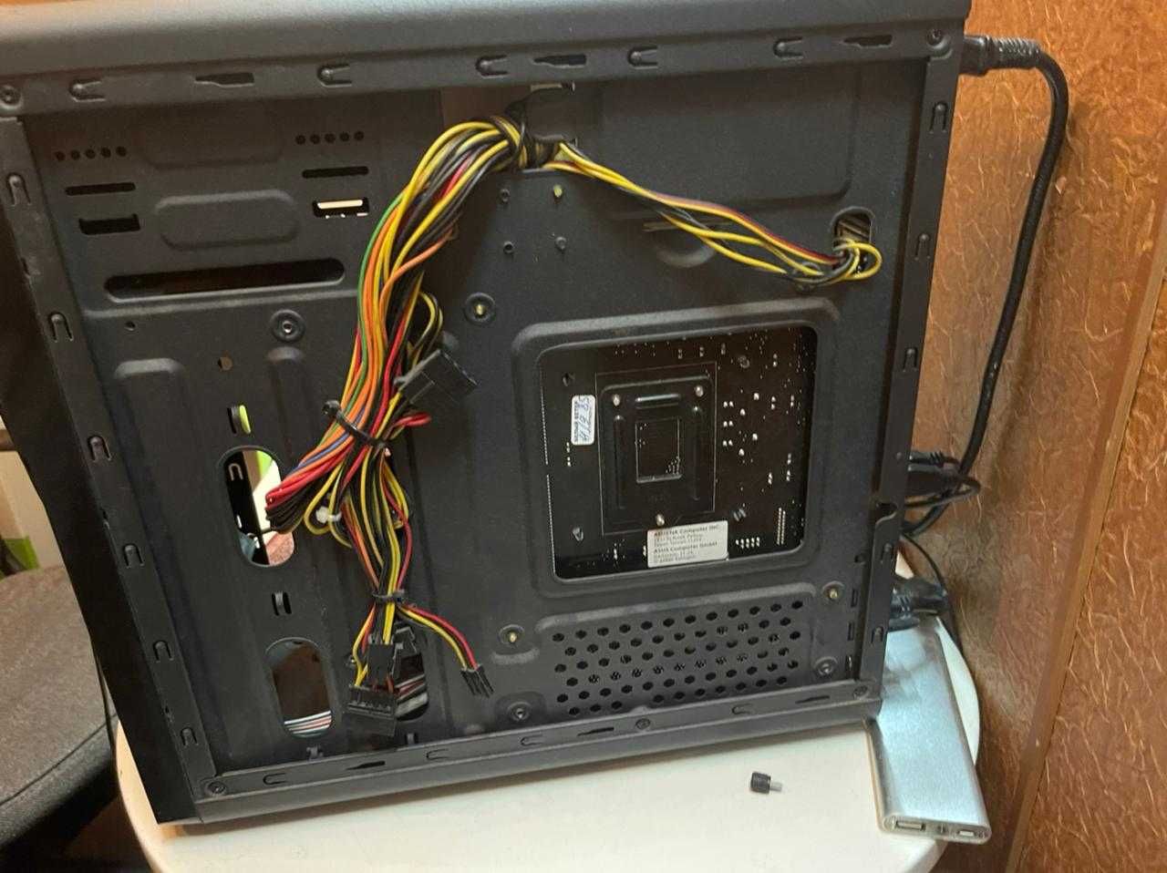 Компьютер с двумя мониторами