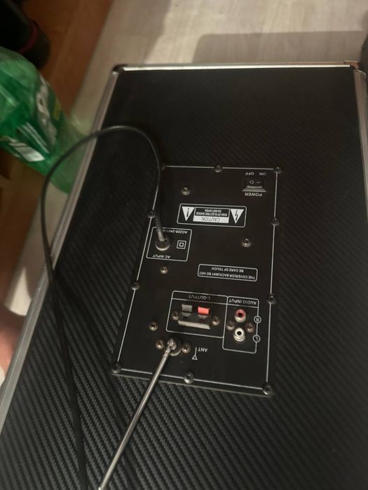 Две колонки с антеной