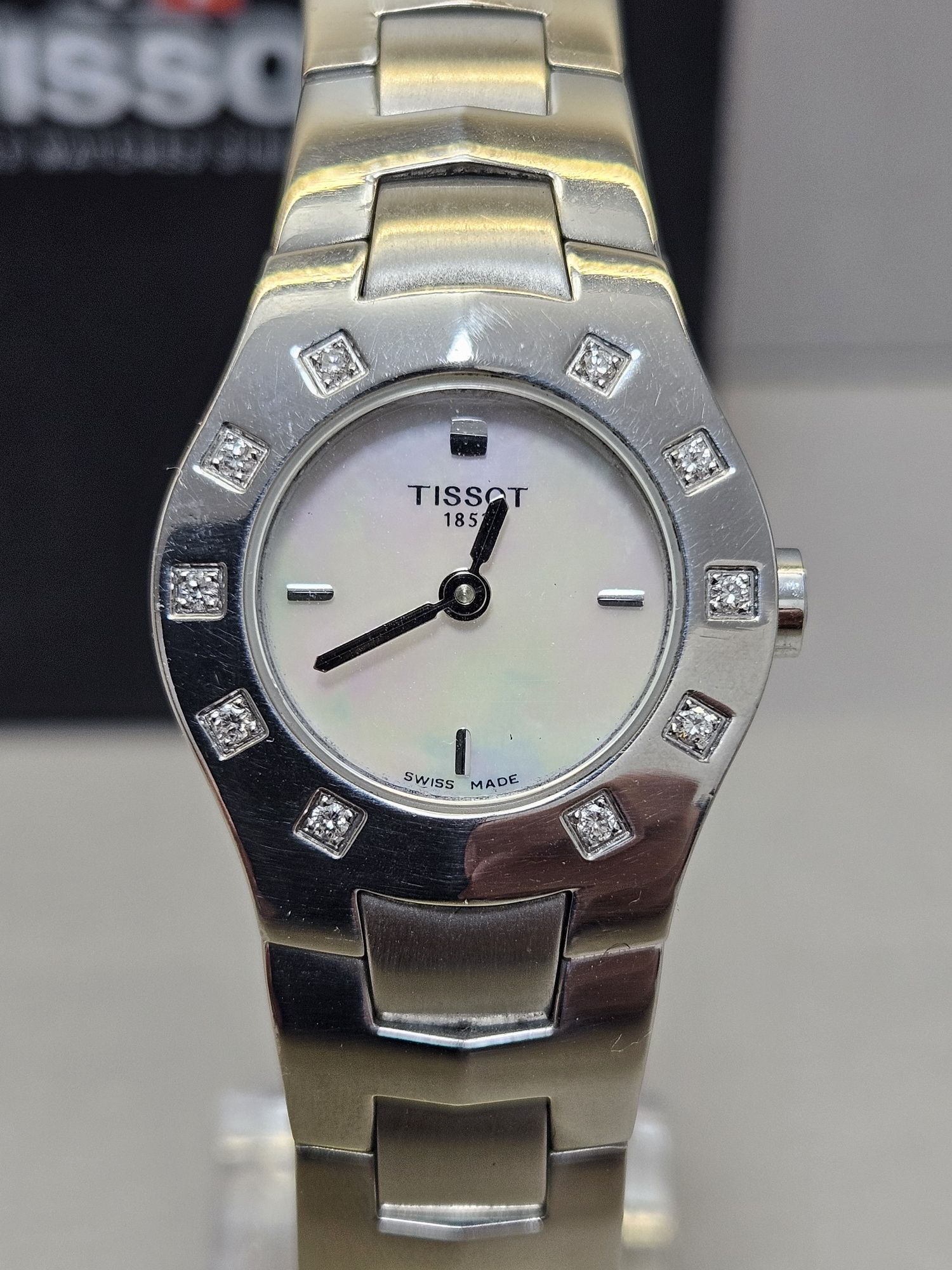Tissot дамски часовник с диаманти