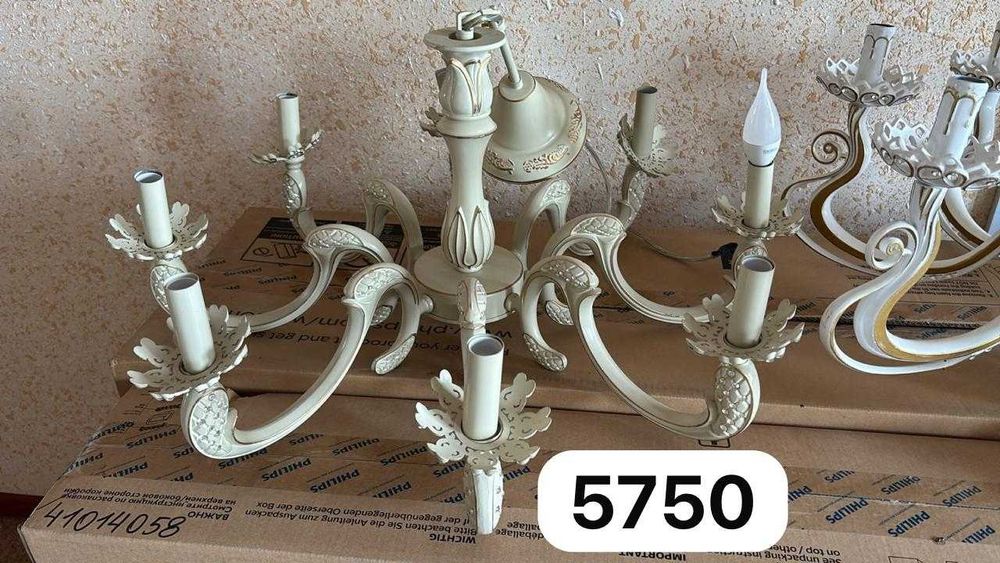 Люстры б/у белого и молочного цветов