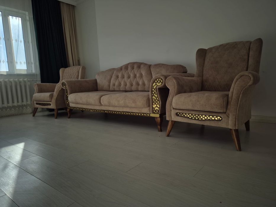 Продам диван и два кресла