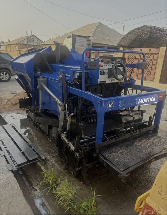 В аренду асфальтоукладчик, каток 3-тонник