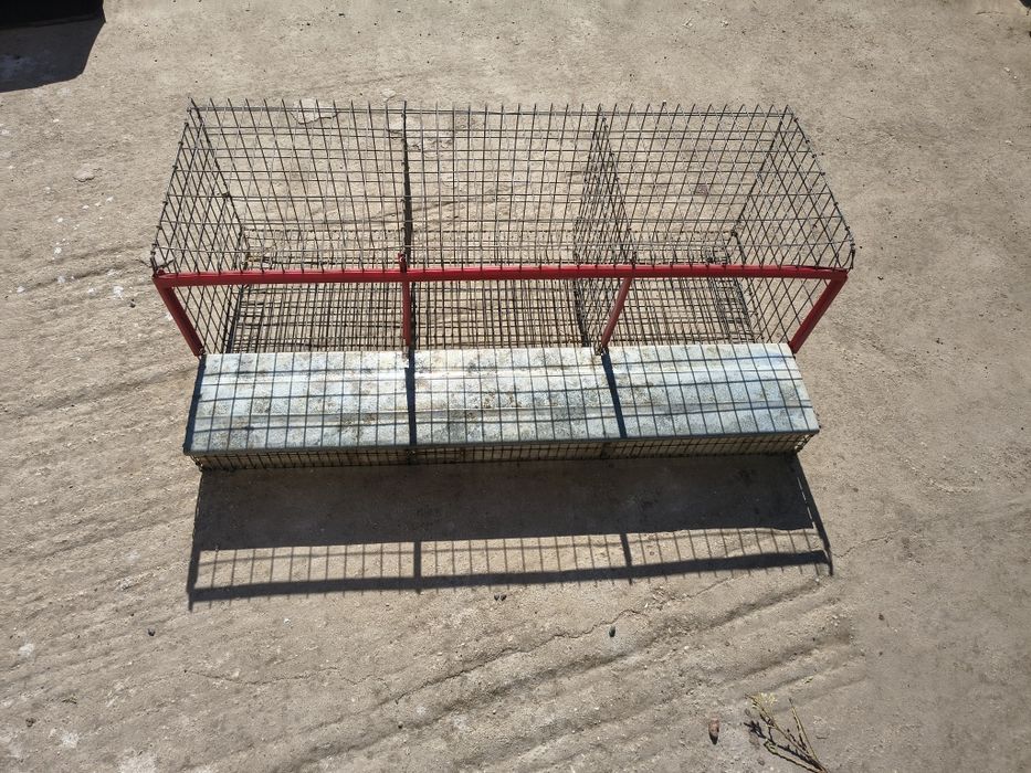 Vând cuibar păsări, găini, cu 3 locuri și colector