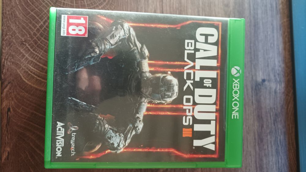 Xbox one x с 10 игри и 1 джойстик