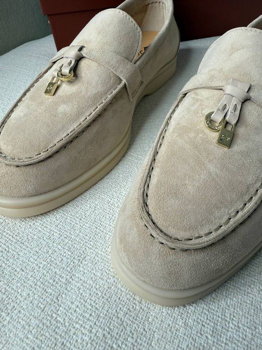 Лоуфъри бежови лоро пиана