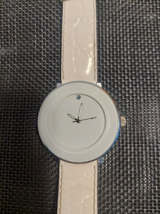 Часы наручные женские кварцевые.