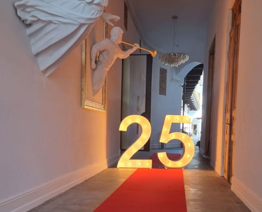 Inchiriez litere volumetrice luminoase pentru evenimente