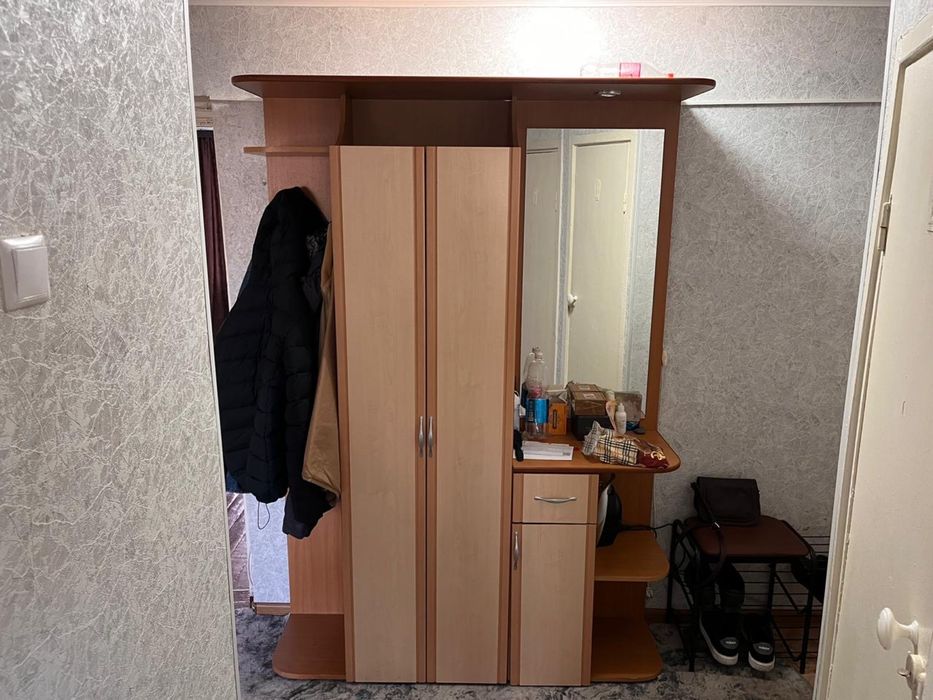 Продам прихожую.