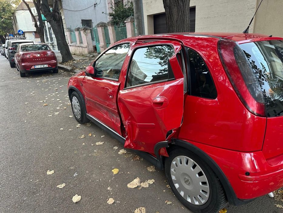 Opel Corsa 1.4 benzină avariată