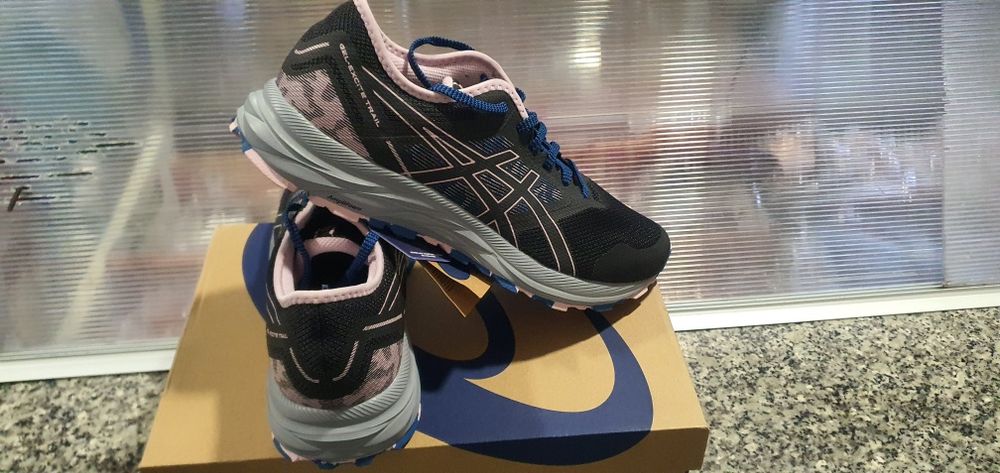 Маратонки:Asics:-43номер