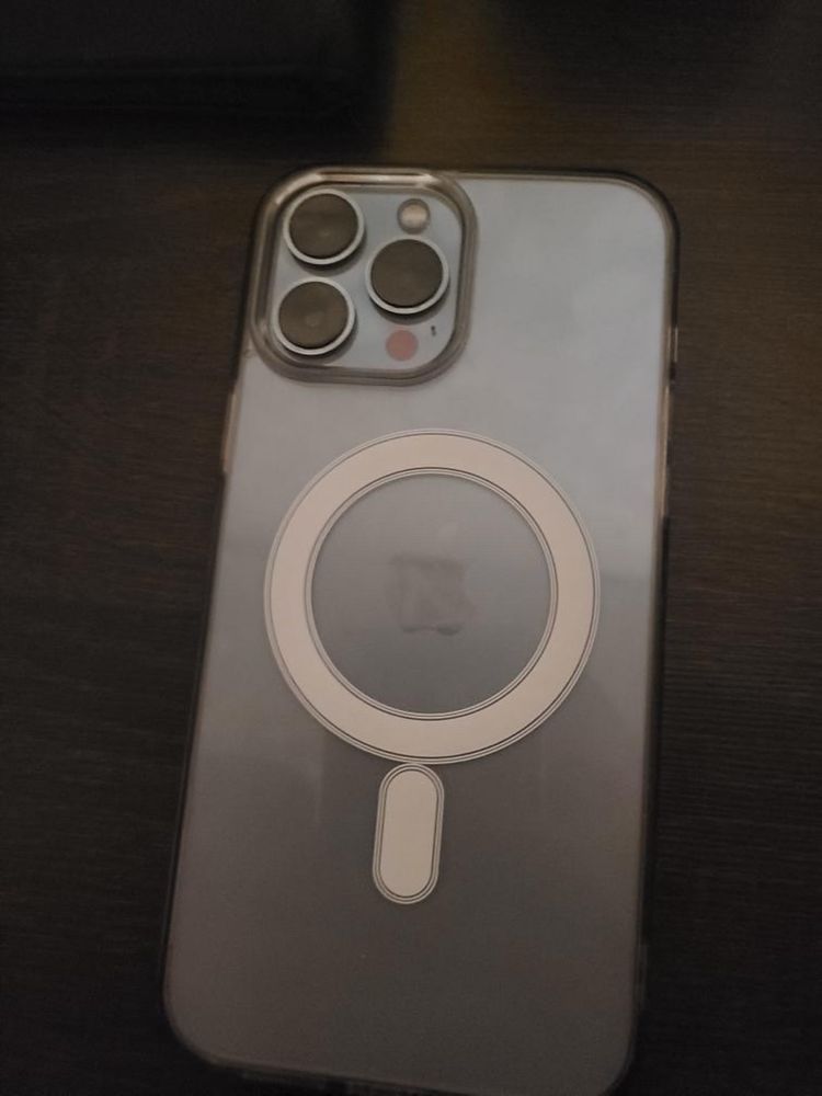 Продавам iphone 13 pro max перфектен!