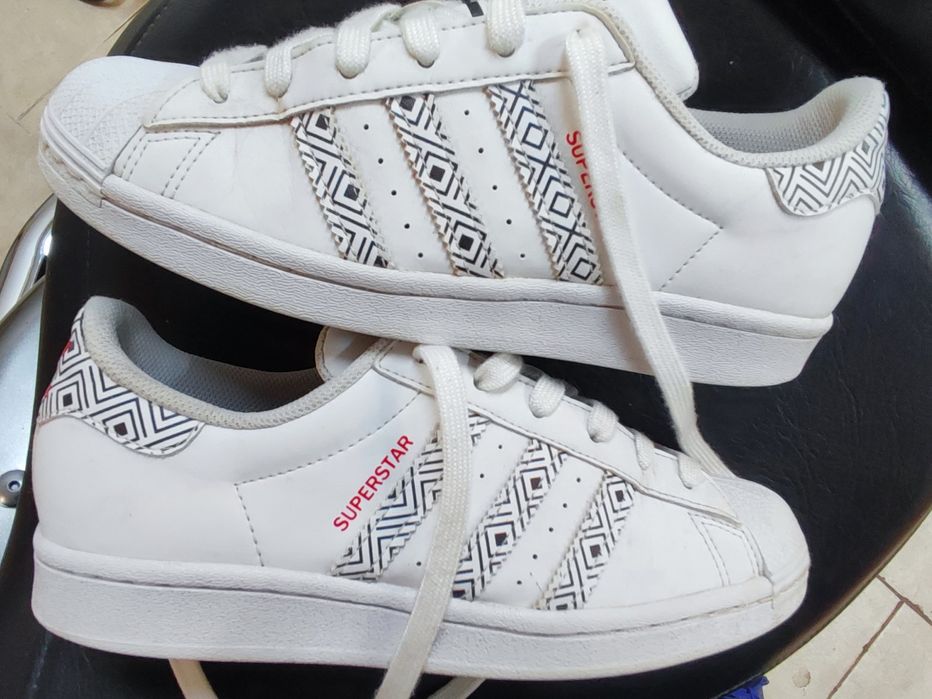 Маратонките Adidas superstar uk 5 eur 38