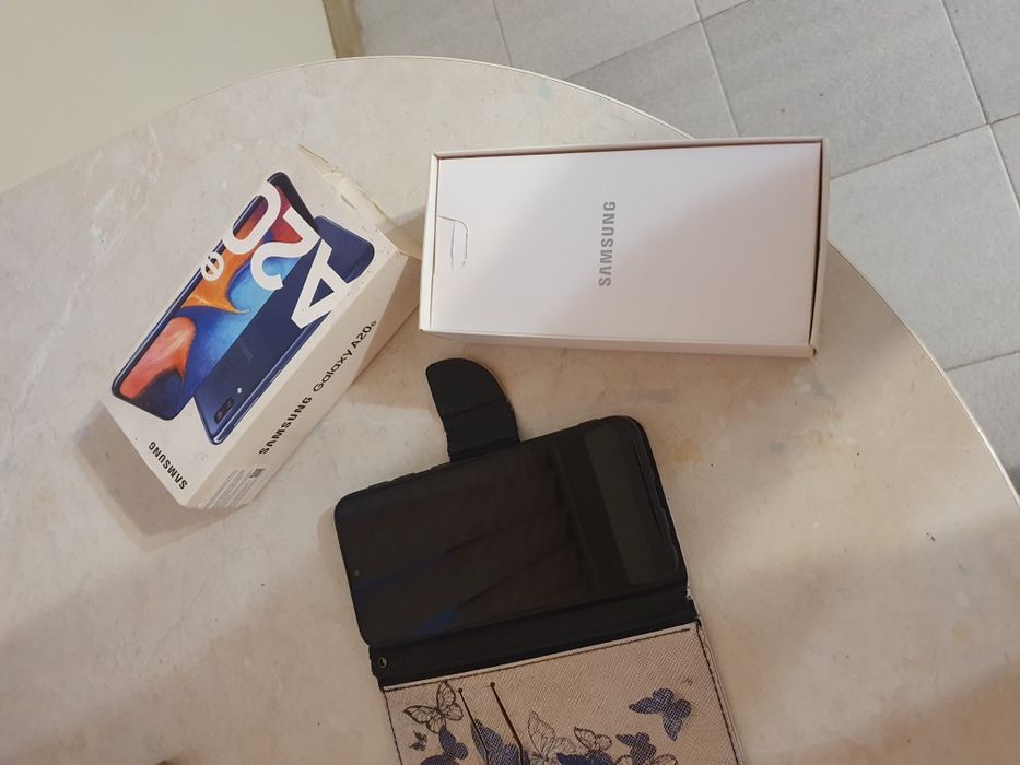 Телефон Samsung a20
