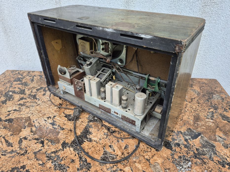 Radio cu lampi marca Graetz, model Comedia 4R-3366,fabricat 1954