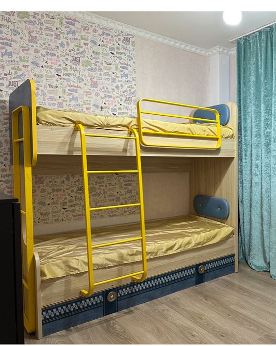 Двухэручный кровать с матрасами