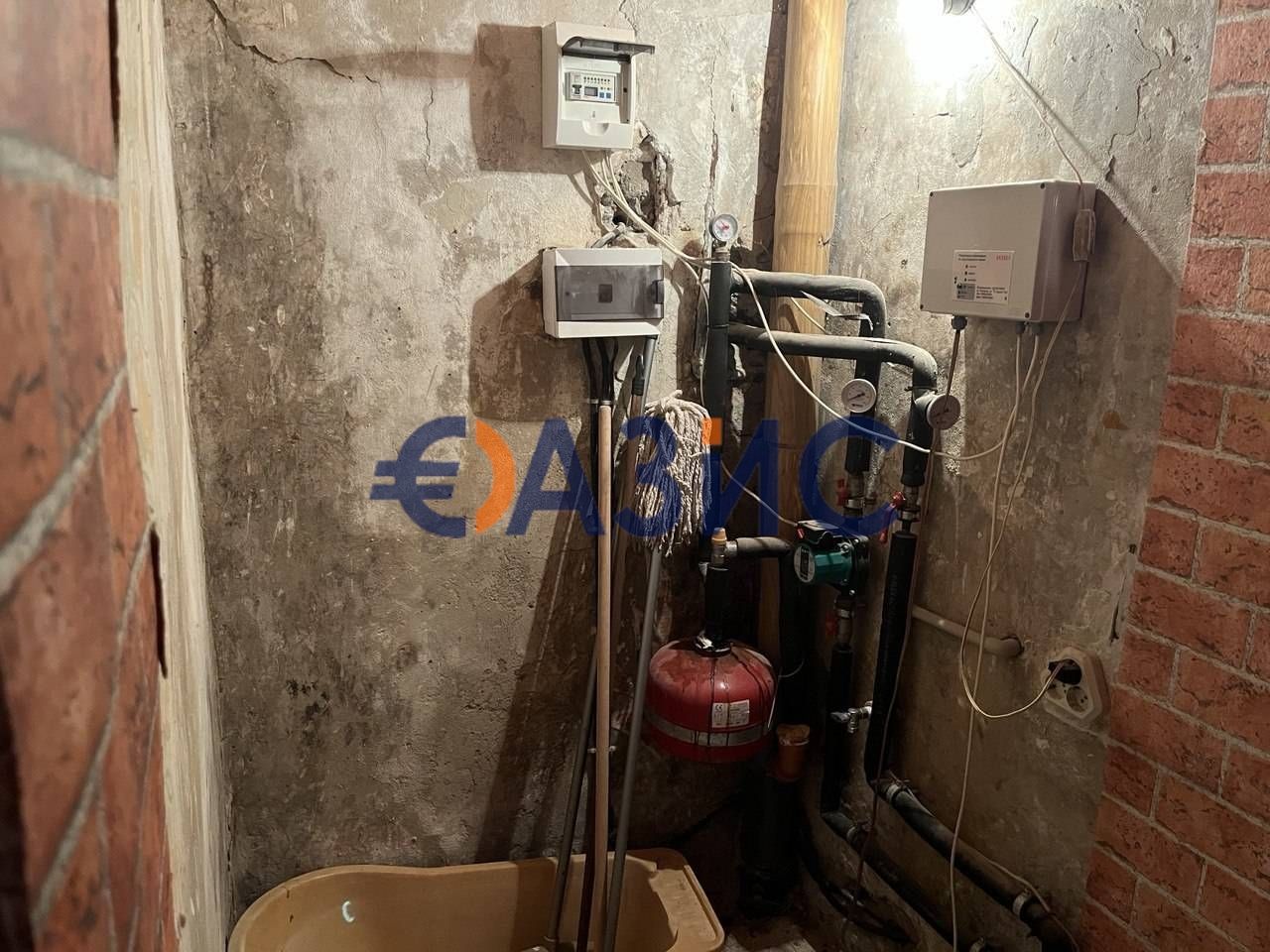 Двуетажна къща в центъра на гр. Свети Влас 245 м2, и двор 1 149 м2,