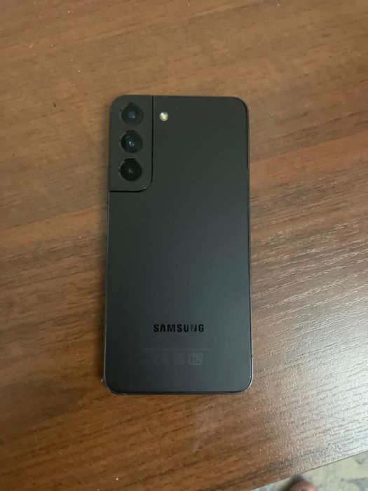 Телефон samsung s22