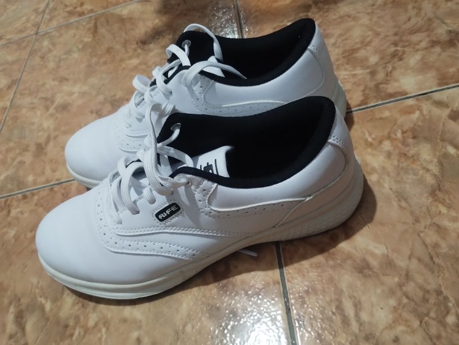 Vând adidași Rife Sigma