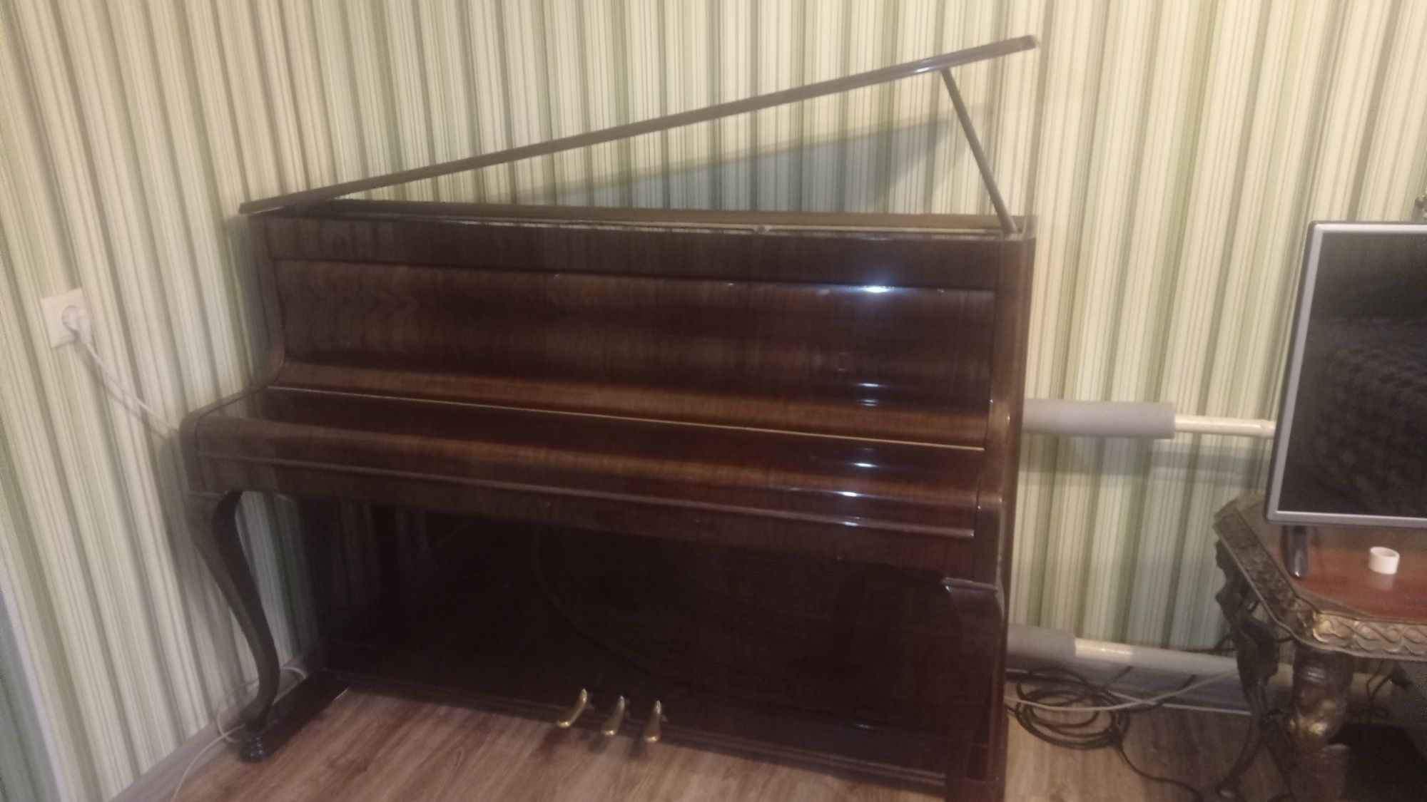 Пианино -рояль Weinbach продам