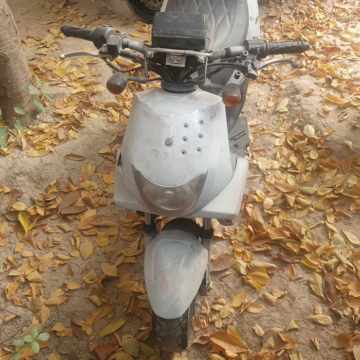 Скутер Daelim A Four