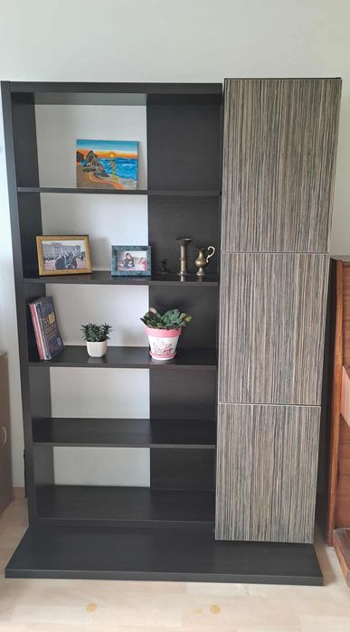Секция с четири рафта и три шкафа