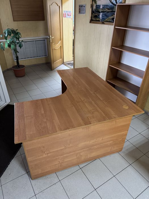 Продам стол.