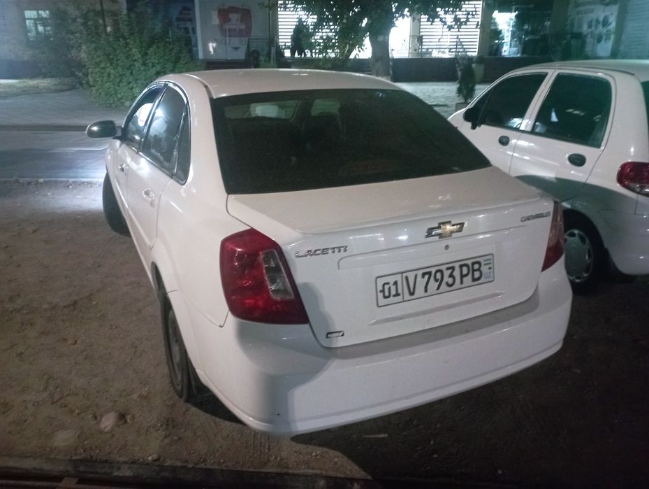 Lasetti 2012 sotiladi srochni