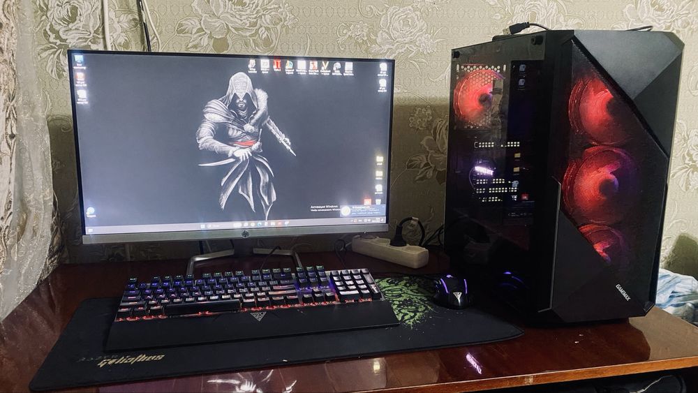 Kompyuter nastolniy настольный