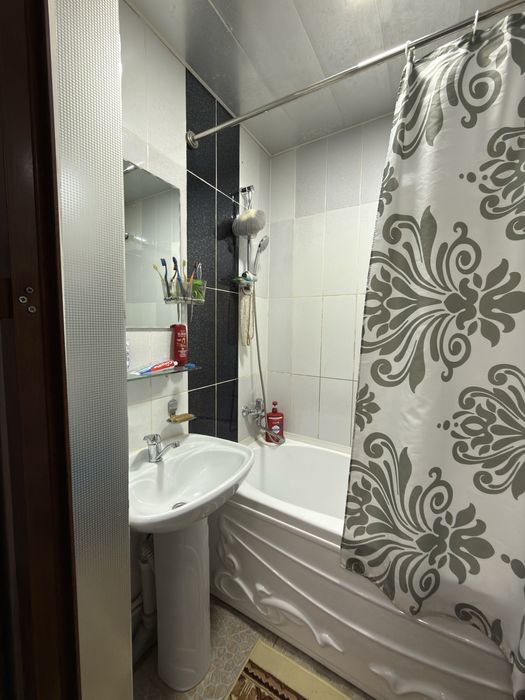 Продаю свою квартиру 4/1/9. Юнусабад 4кв, 74 дом.