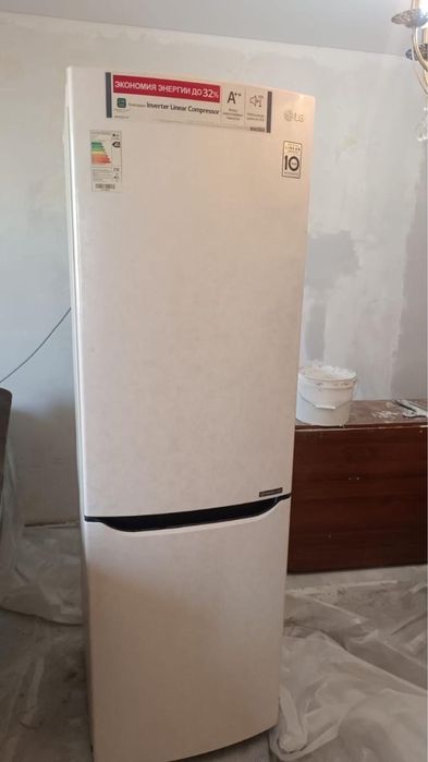 Продам Холодильник LG 2м
