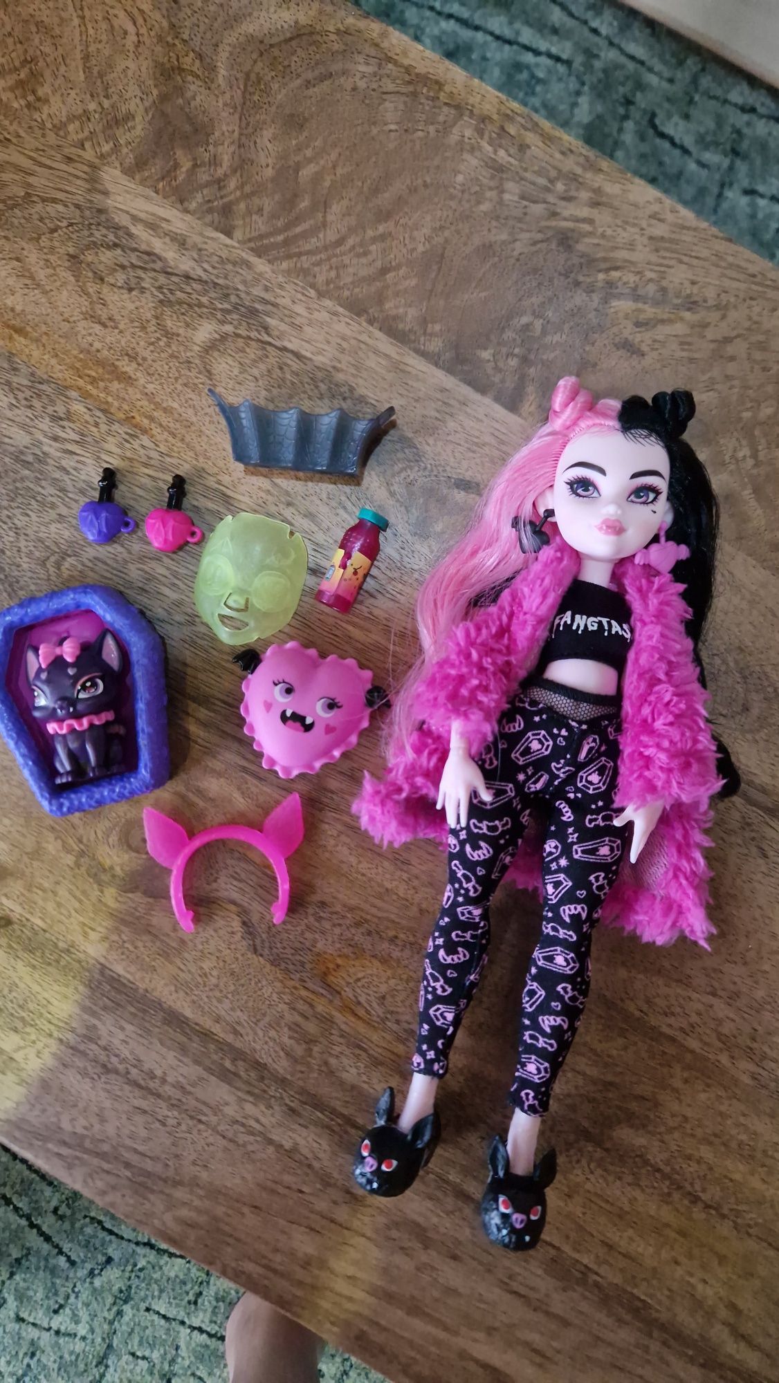 Papusa monster high draculaura