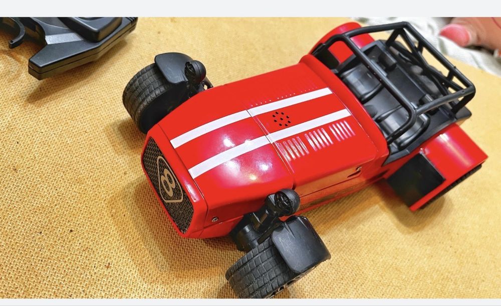 Радиоуправляемый гоночный болид в Ретро стиле