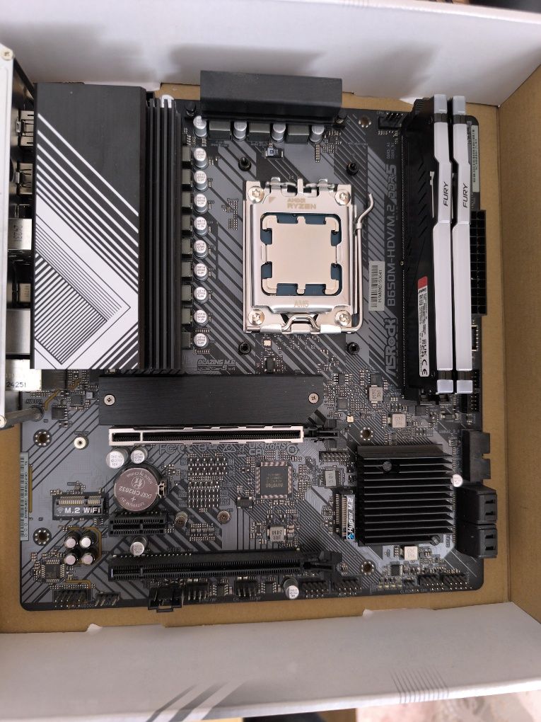 Материнская плата АМ5 DDR5 ASROCK