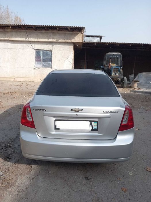 Yaxshi holatdagi Gentra zudlik bilan sotiladi.