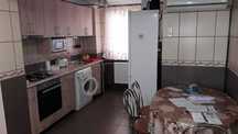 Inchiriez aparatament 3 camere decomandat pt o familie pe c. bucuresti