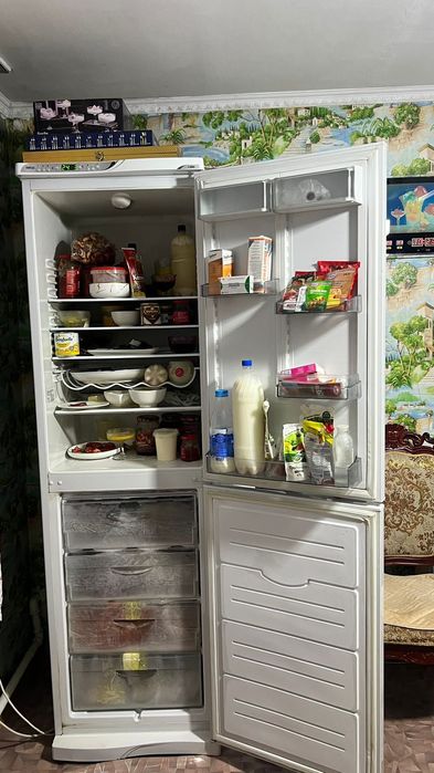 Холодильник продаем срочна