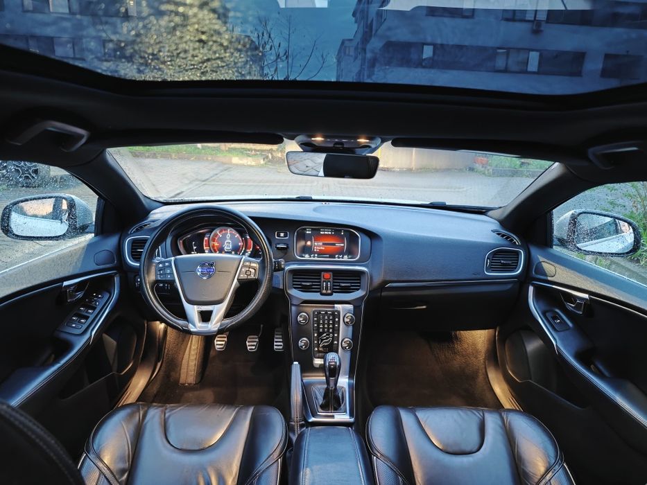 Volvo V40 R Design 2.0 Diesel D4, 190 Cp/Hp, panoramic, biturbo, piele