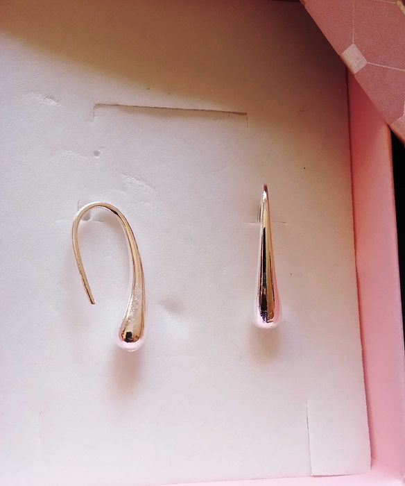 12 различни,нови, сребърни обеци. Различни модели. 25/60 лв.,в кутия