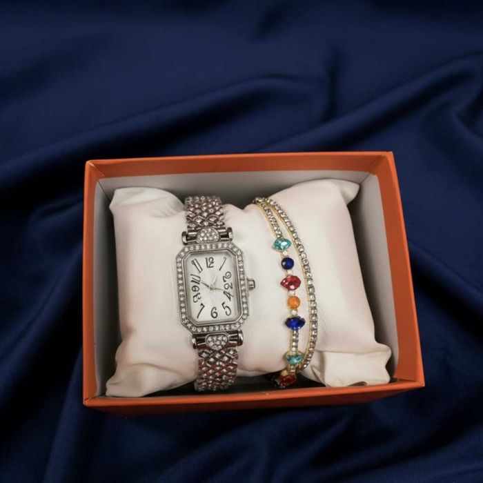 Часовник и гривни в комплект – завършена визия без усилие