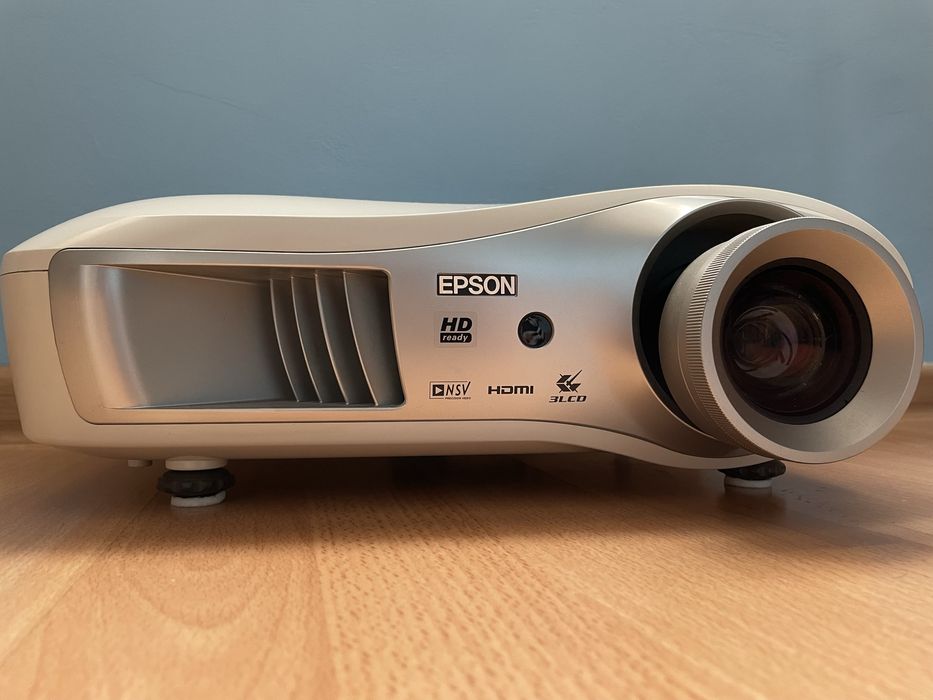 Проектор Epson EMP-TW700