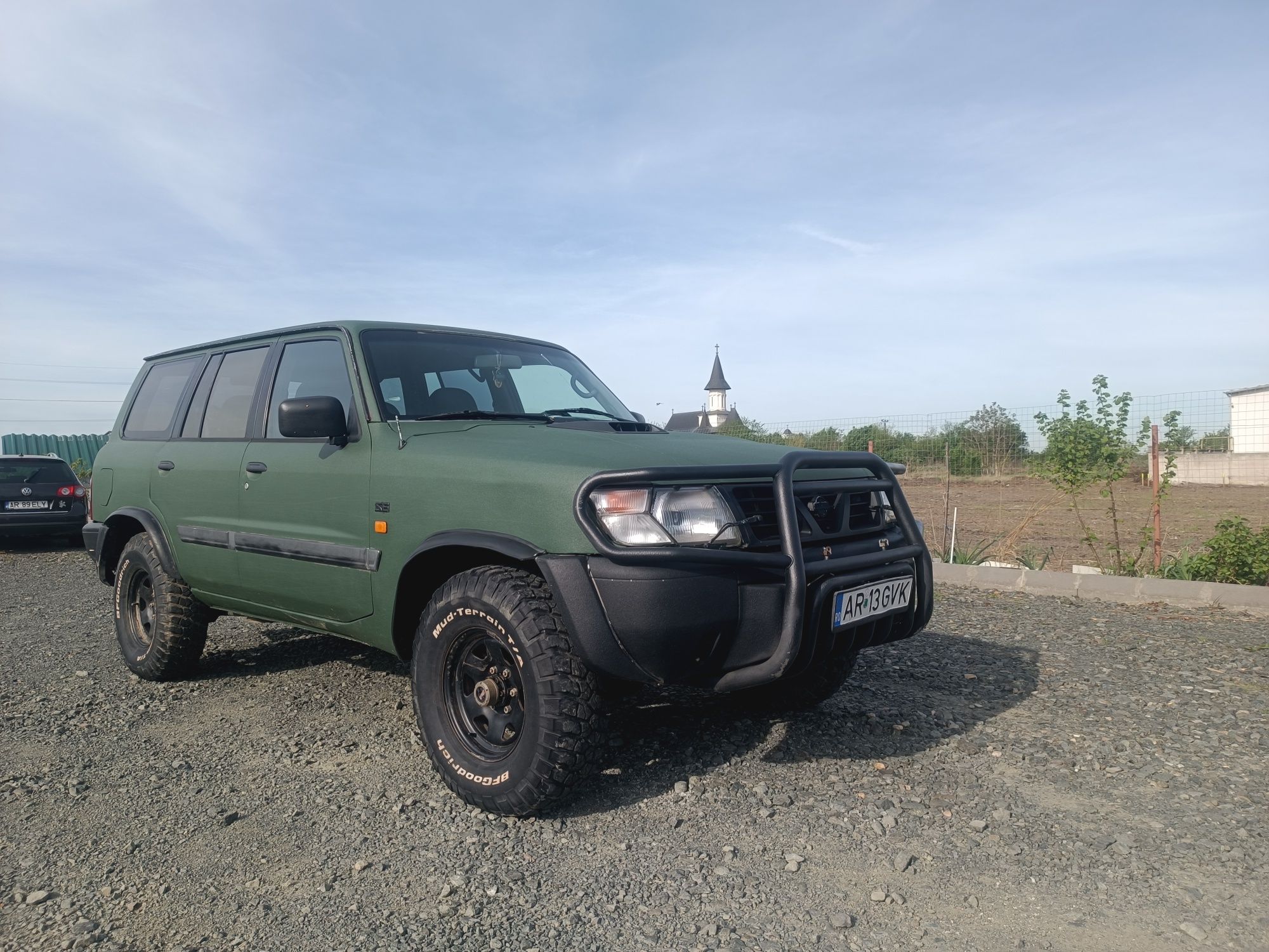 Vând sau schimb cu rulota sau barcă Nissan Patrol y61 2.8