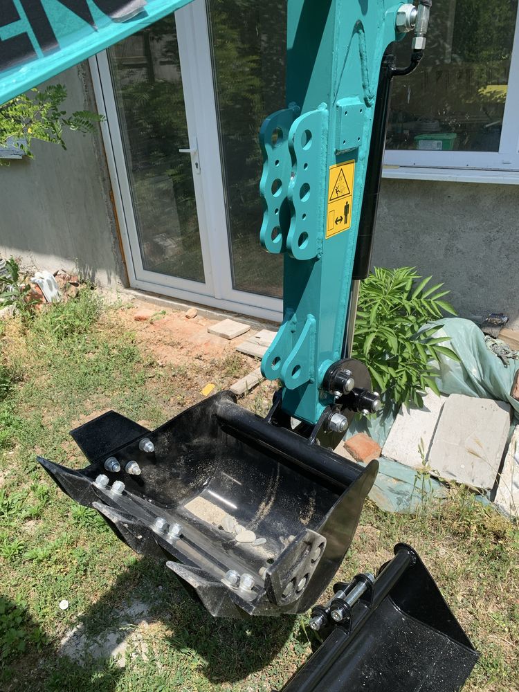 Mini excavator compact